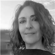 Profesora de diseño gráfico y creatividad imparte clases online y presencial